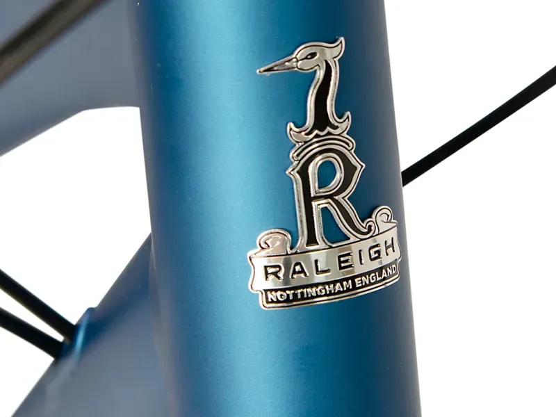 2020 Raleigh Strada City 650b Open Frame Hybrid Bike in Blue-6